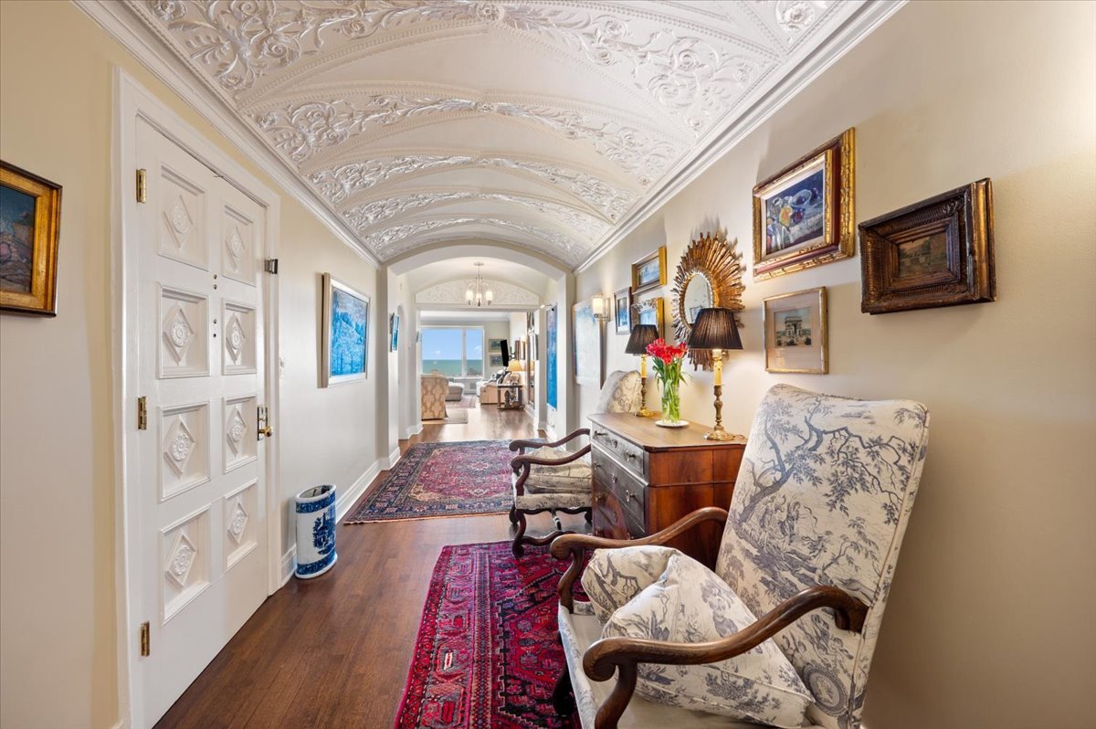 2130 N Lincoln Park West 9N