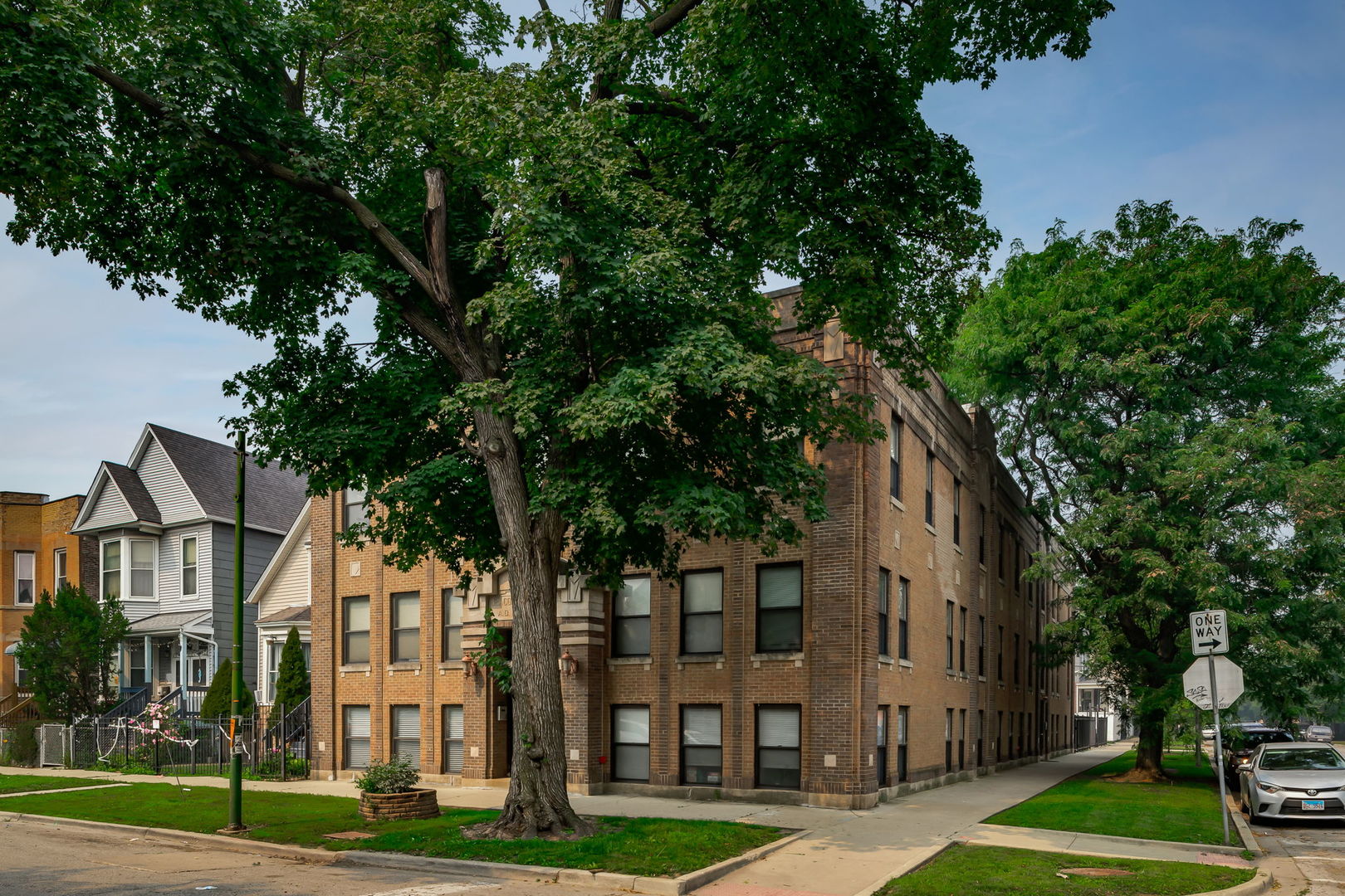 1856 N Sawyer Avenue 303