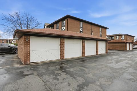 Tiny photo for 13615 Royal Court #309, Crestwood, IL 60418 (MLS # 12622286)