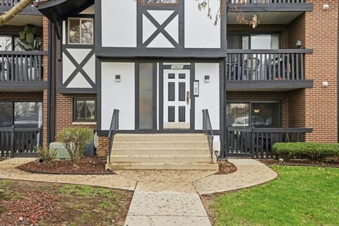 Tiny photo for 13615 Royal Court #309, Crestwood, IL 60418 (MLS # 12622286)