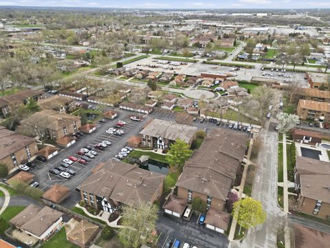 Tiny photo for 13615 Royal Court #309, Crestwood, IL 60418 (MLS # 12622286)