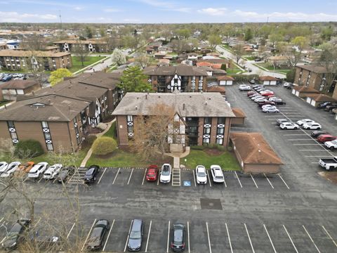 Tiny photo for 13615 Royal Court #309, Crestwood, IL 60418 (MLS # 12622286)