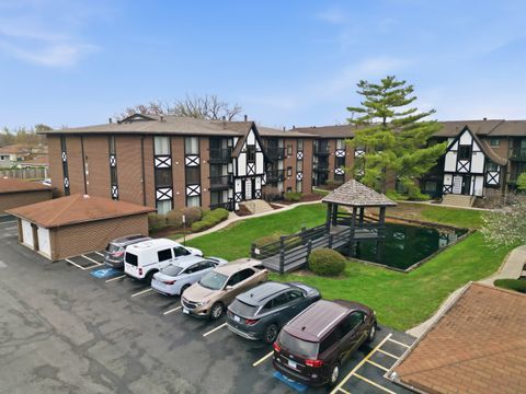 Tiny photo for 13615 Royal Court #309, Crestwood, IL 60418 (MLS # 12622286)