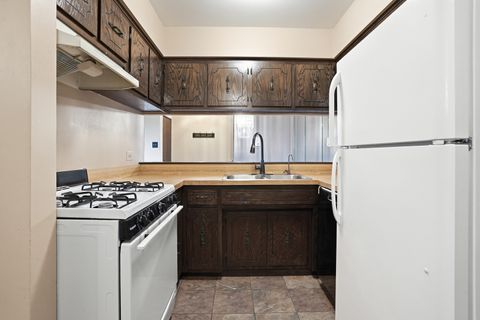 Tiny photo for 13615 Royal Court #309, Crestwood, IL 60418 (MLS # 12622286)