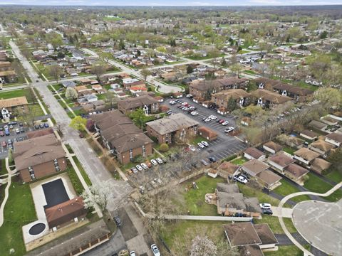 Tiny photo for 13615 Royal Court #309, Crestwood, IL 60418 (MLS # 12622286)