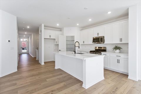 Tiny photo for 40 Tournament Drive, Hawthorn Woods, IL 60047 (MLS # 12491607)