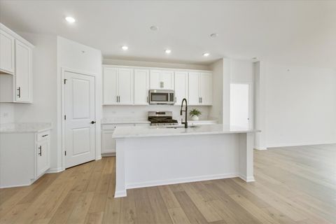 Tiny photo for 40 Tournament Drive, Hawthorn Woods, IL 60047 (MLS # 12491607)