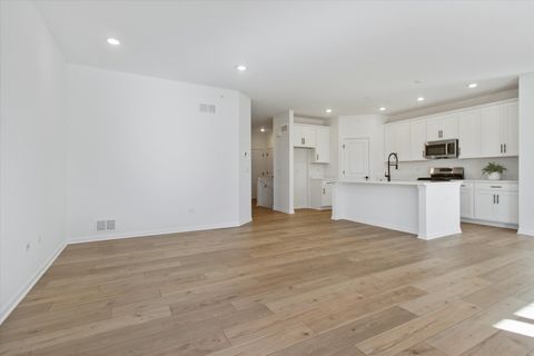 Tiny photo for 40 Tournament Drive, Hawthorn Woods, IL 60047 (MLS # 12491607)