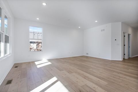 Tiny photo for 40 Tournament Drive, Hawthorn Woods, IL 60047 (MLS # 12491607)