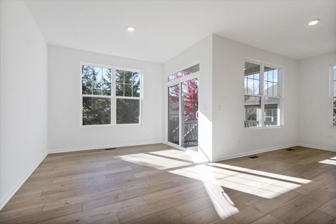 Tiny photo for 40 Tournament Drive, Hawthorn Woods, IL 60047 (MLS # 12491607)