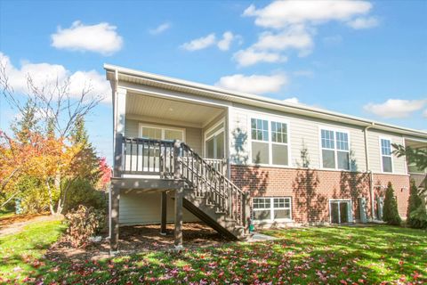 Tiny photo for 40 Tournament Drive, Hawthorn Woods, IL 60047 (MLS # 12491607)
