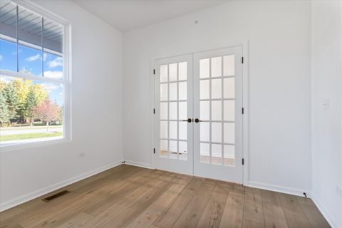 Tiny photo for 40 Tournament Drive, Hawthorn Woods, IL 60047 (MLS # 12491607)