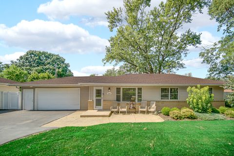 Photo of 2540 Crystal Drive, Joliet, IL 60435 (MLS # 12427312)