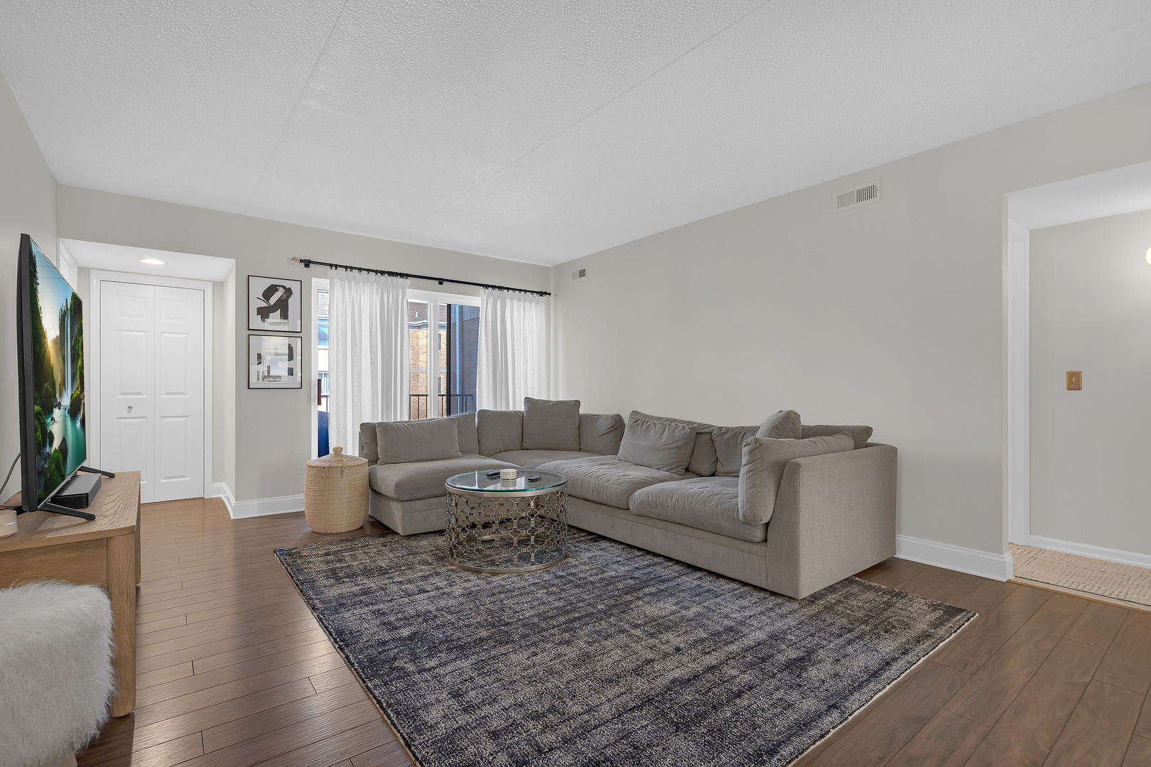 5351 N East River Road 202