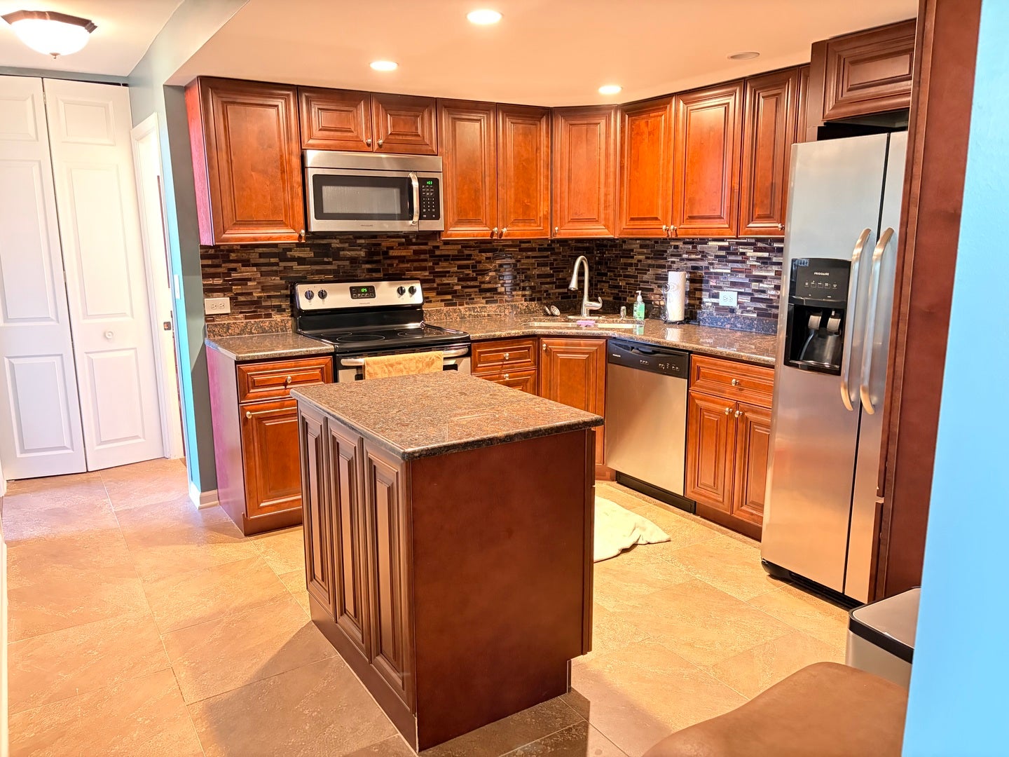 2000 Saint Regis Drive 7J