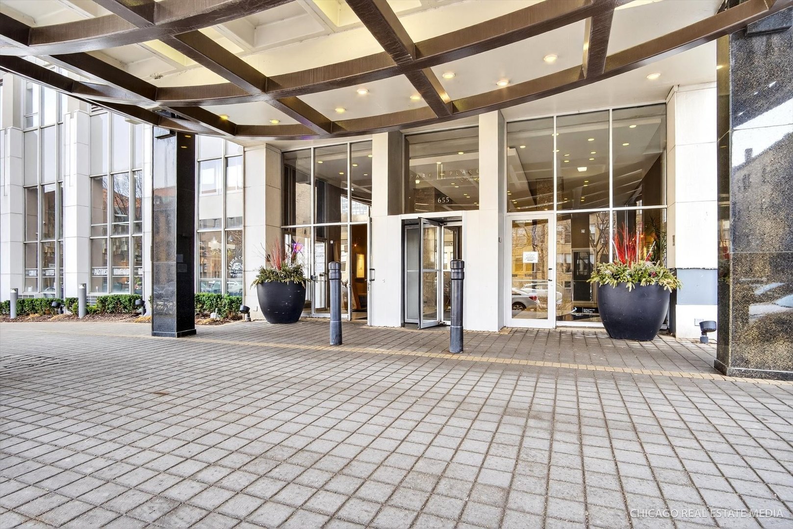 655 W IRVING PARK Road 1101