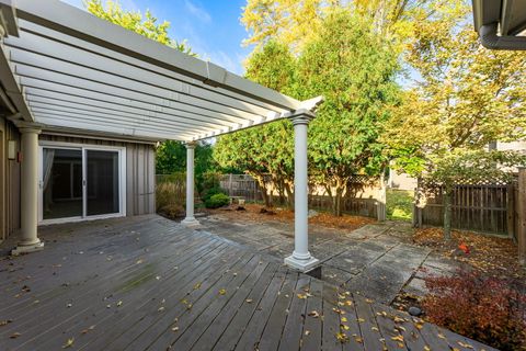 Tiny photo for 704 Saint Andrews Lane, Crystal Lake, IL 60014 (MLS # 12505801)