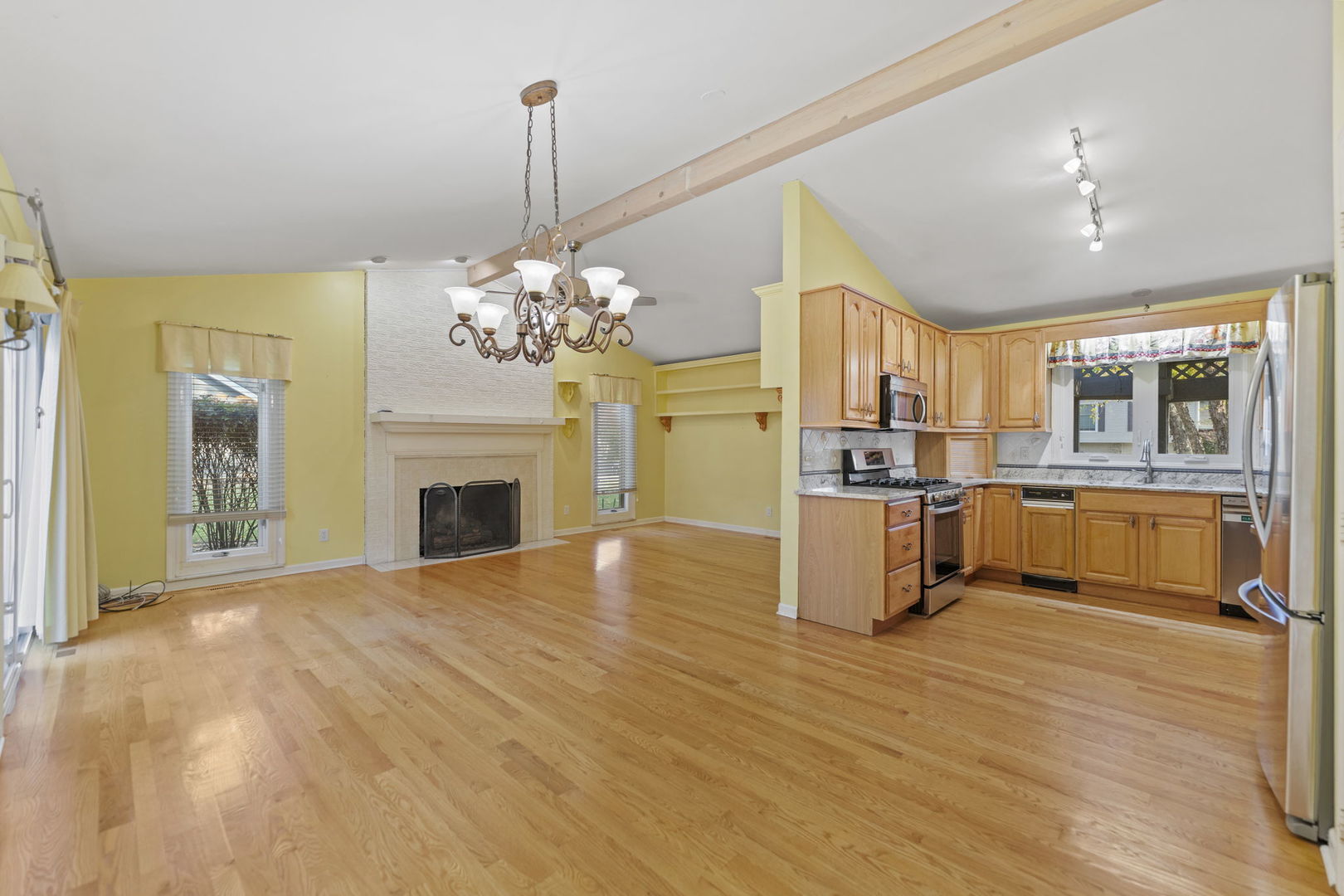 Crystal Lake, Illinois 60014, United States, 3 Bedrooms Bedrooms, ,3 BathroomsBathrooms,Residential,Active,236928