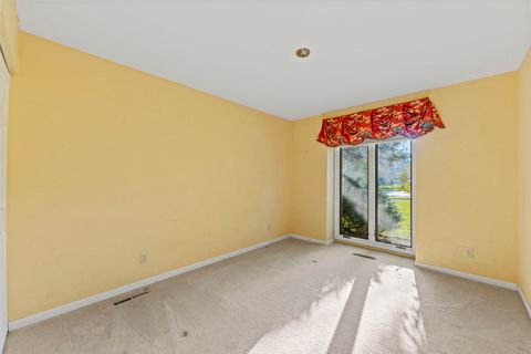 Tiny photo for 704 Saint Andrews Lane, Crystal Lake, IL 60014 (MLS # 12505801)