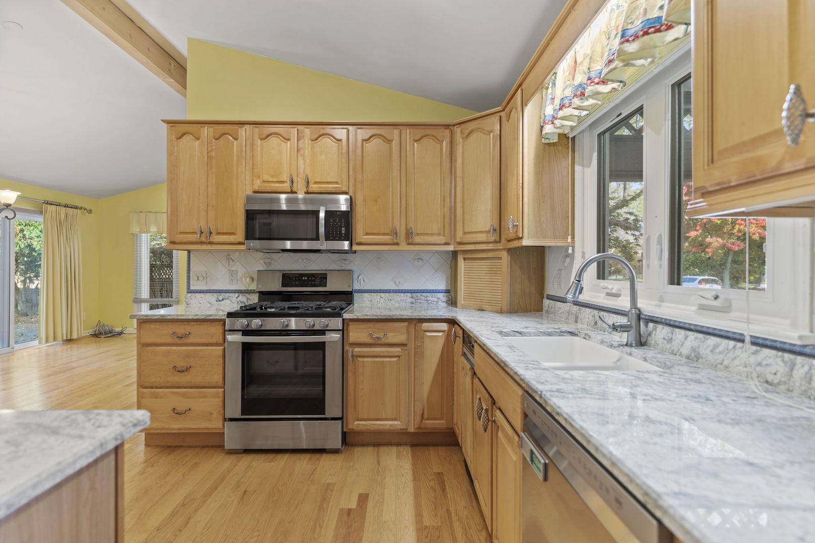 Crystal Lake, Illinois 60014, United States, 3 Bedrooms Bedrooms, ,3 BathroomsBathrooms,Residential,Active,236928