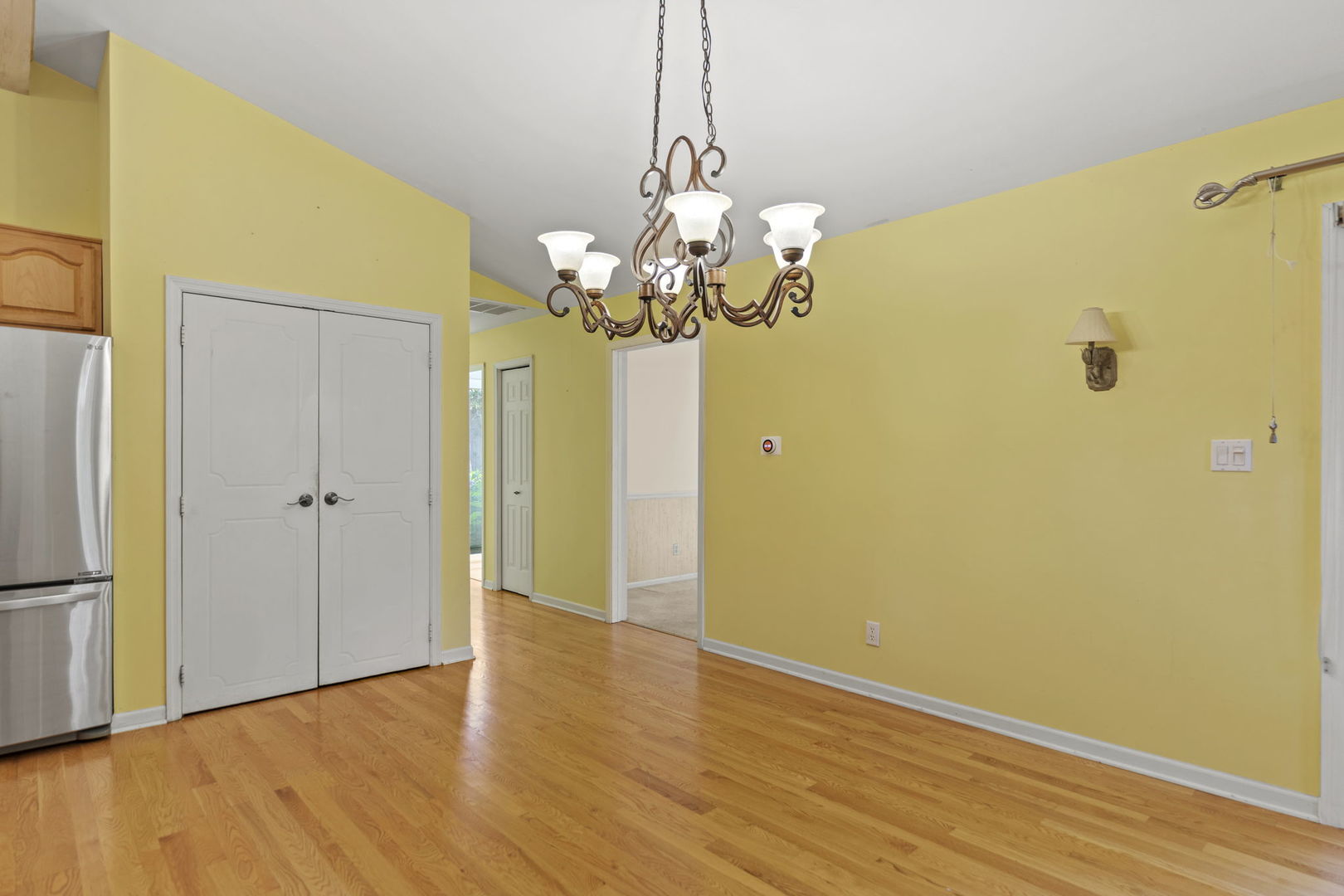 Crystal Lake, Illinois 60014, United States, 3 Bedrooms Bedrooms, ,3 BathroomsBathrooms,Residential,Active,236928