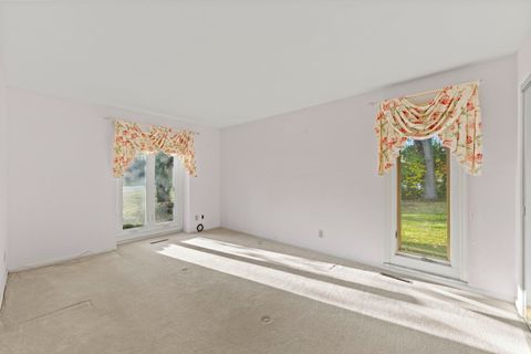 Tiny photo for 704 Saint Andrews Lane, Crystal Lake, IL 60014 (MLS # 12505801)