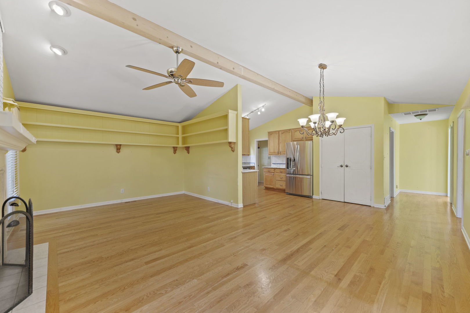 Crystal Lake, Illinois 60014, United States, 3 Bedrooms Bedrooms, ,3 BathroomsBathrooms,Residential,Active,236928