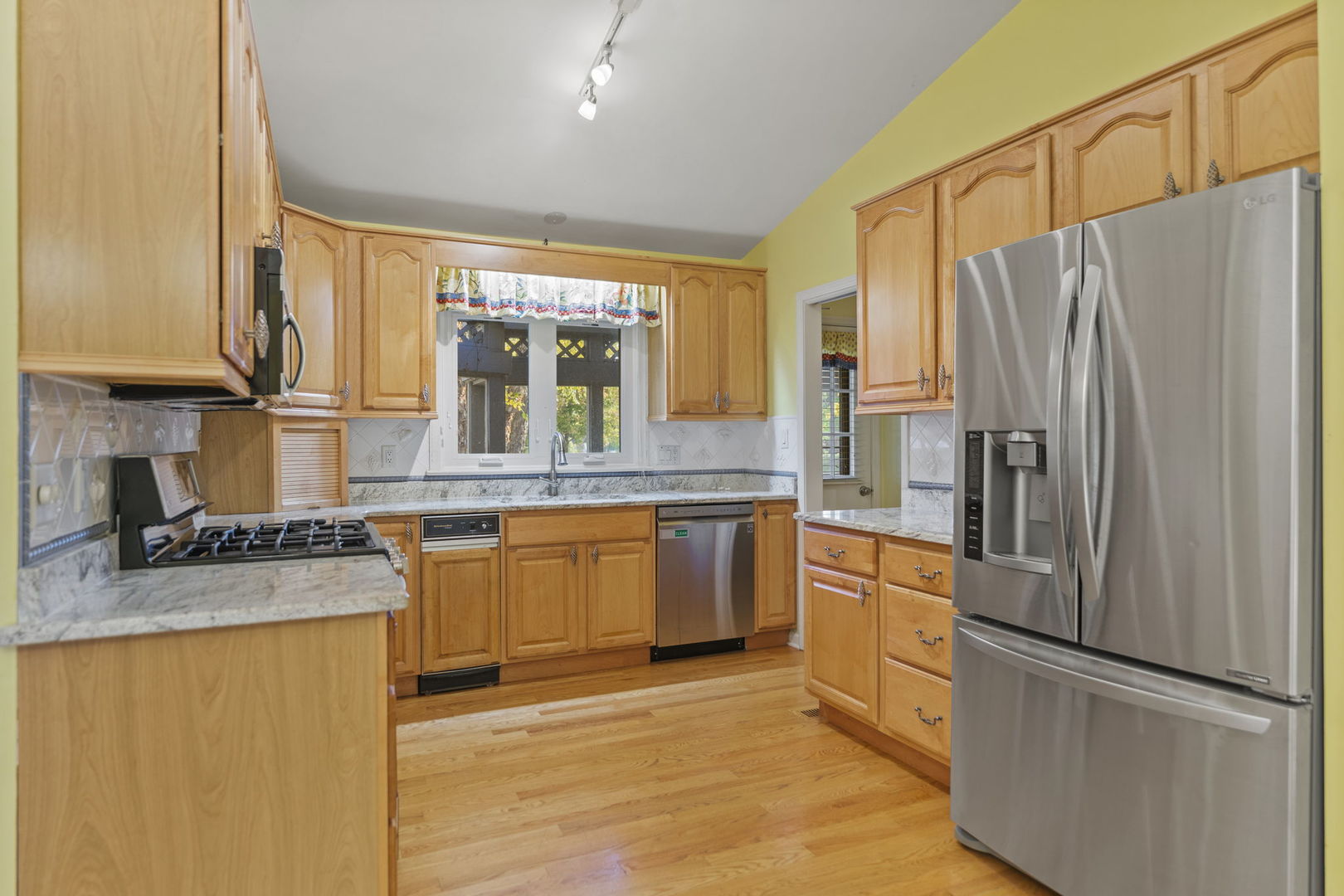 Crystal Lake, Illinois 60014, United States, 3 Bedrooms Bedrooms, ,3 BathroomsBathrooms,Residential,Active,236928