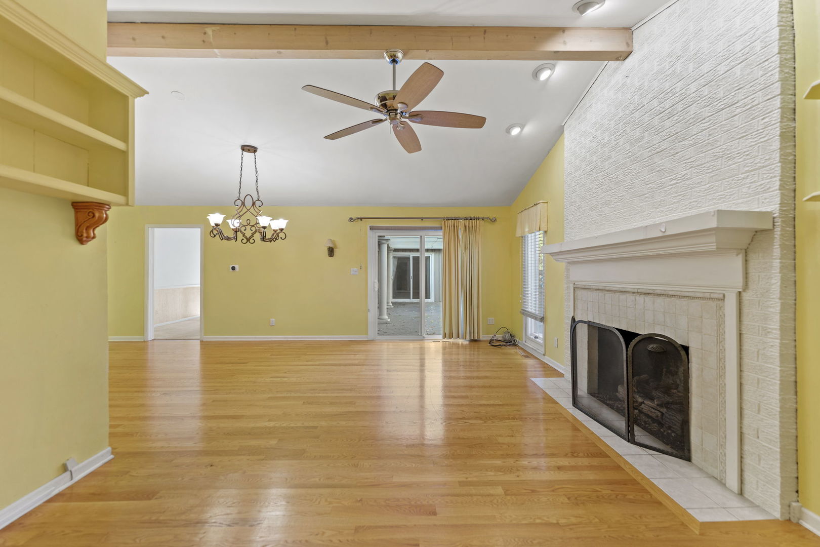 Crystal Lake, Illinois 60014, United States, 3 Bedrooms Bedrooms, ,3 BathroomsBathrooms,Residential,Active,236928