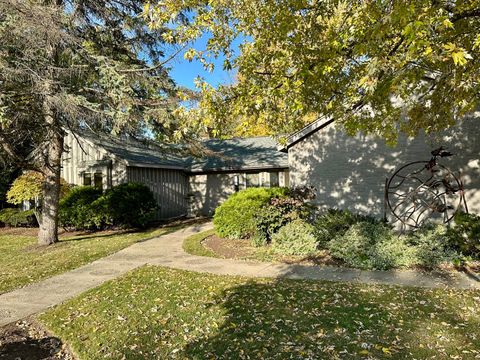 Tiny photo for 704 Saint Andrews Lane, Crystal Lake, IL 60014 (MLS # 12505801)