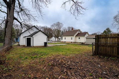 Tiny photo for 1022 W Taylor Street, Bloomington, IL 61701 (MLS # 12607706)