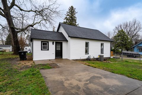 Tiny photo for 1022 W Taylor Street, Bloomington, IL 61701 (MLS # 12607706)