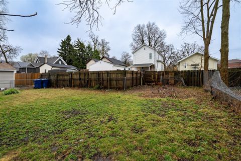 Tiny photo for 1022 W Taylor Street, Bloomington, IL 61701 (MLS # 12607706)