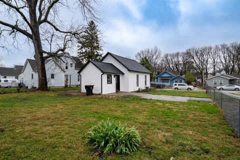 Tiny photo for 1022 W Taylor Street, Bloomington, IL 61701 (MLS # 12607706)