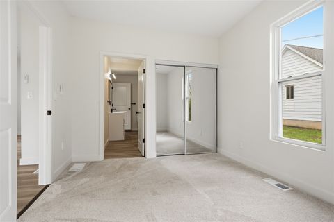 Tiny photo for 1022 W Taylor Street, Bloomington, IL 61701 (MLS # 12607706)