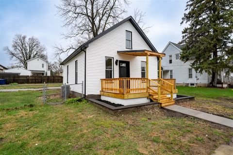 Tiny photo for 1022 W Taylor Street, Bloomington, IL 61701 (MLS # 12607706)