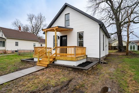 Tiny photo for 1022 W Taylor Street, Bloomington, IL 61701 (MLS # 12607706)