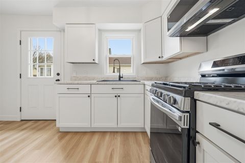 Tiny photo for 1022 W Taylor Street, Bloomington, IL 61701 (MLS # 12607706)