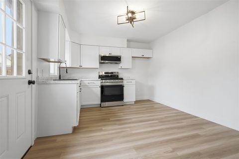 Tiny photo for 1022 W Taylor Street, Bloomington, IL 61701 (MLS # 12607706)