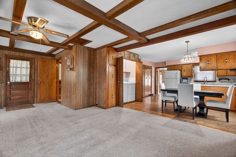 Tiny photo for 806 16th Street, Mendota, IL 61342 (MLS # 12585385)