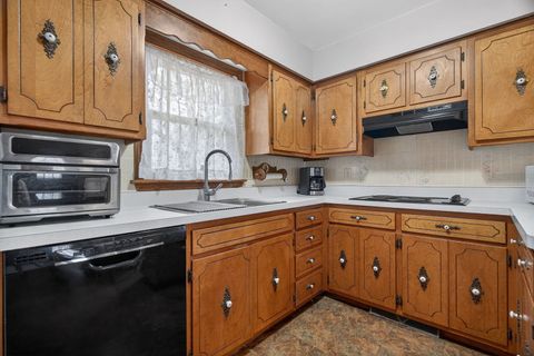 Tiny photo for 806 16th Street, Mendota, IL 61342 (MLS # 12585385)