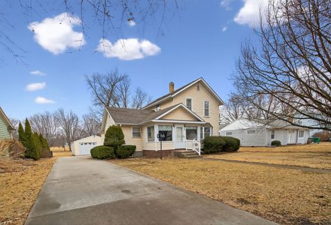 Tiny photo for 806 16th Street, Mendota, IL 61342 (MLS # 12585385)
