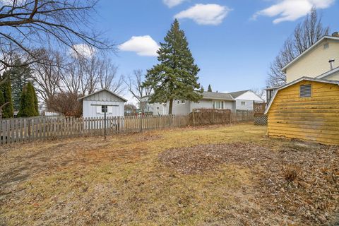 Tiny photo for 806 16th Street, Mendota, IL 61342 (MLS # 12585385)