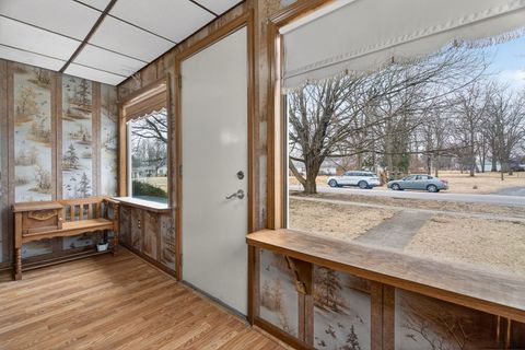 Tiny photo for 806 16th Street, Mendota, IL 61342 (MLS # 12585385)