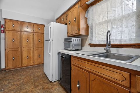 Tiny photo for 806 16th Street, Mendota, IL 61342 (MLS # 12585385)