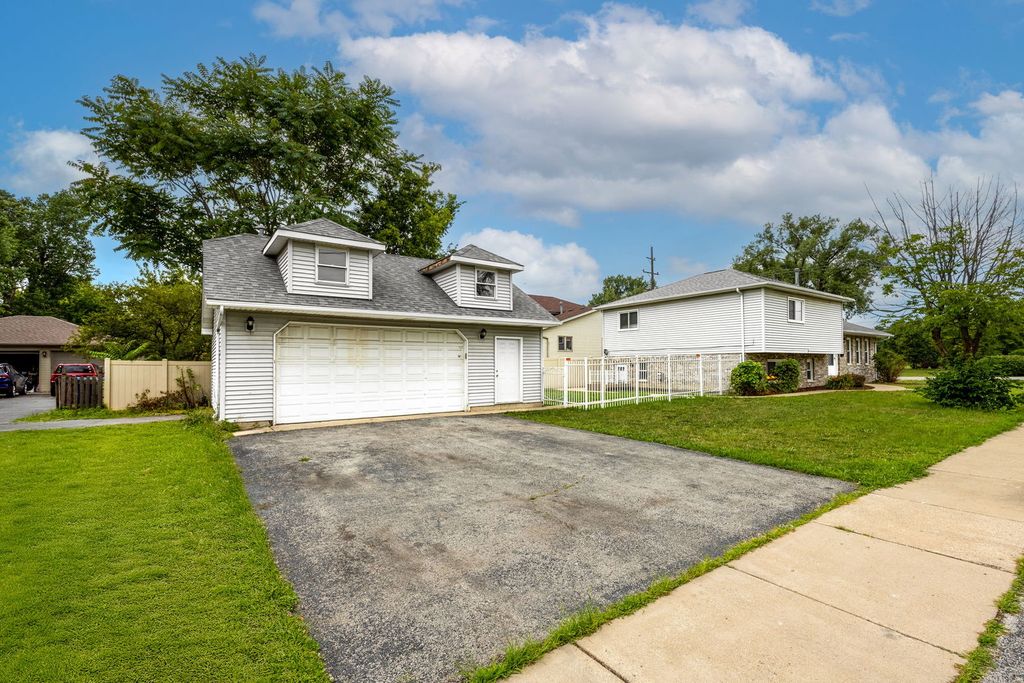 Photo for 15100 Kostner Avenue, Midlothian, IL 60445 (MLS # 12425321)