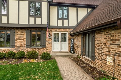 Tiny photo for 530 Mark Lane, Downers Grove, IL 60516 (MLS # 12541197)