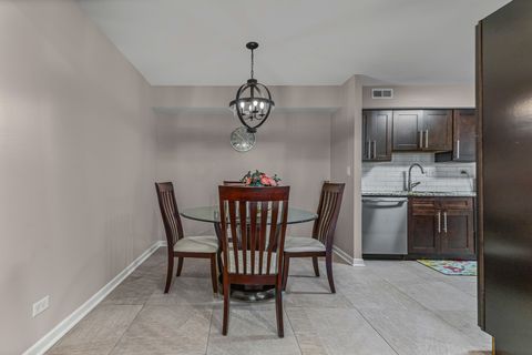 Tiny photo for 2100 Country Club Drive, Woodridge, IL 60517 (MLS # 12489682)