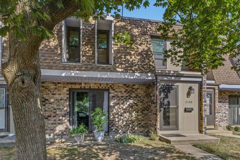 Tiny photo for 2100 Country Club Drive, Woodridge, IL 60517 (MLS # 12489682)
