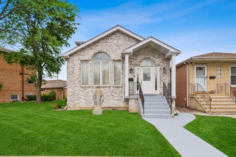 Tiny photo for 6916 W Forest Preserve Drive, Harwood Heights, IL 60706 (MLS # 12681110)